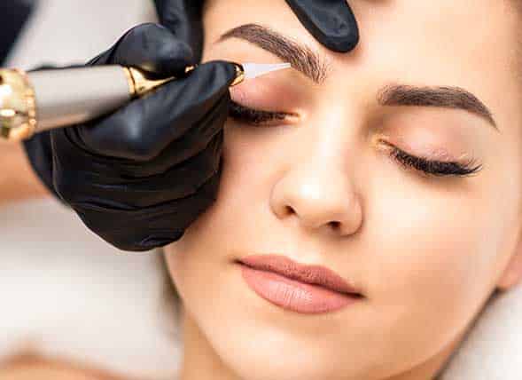 Permanentní make-up ve studiu Petra Visage